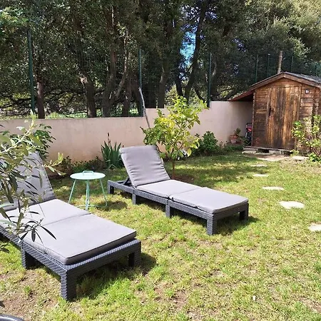 Douillet Avec Jardin Pour 4 Personnes * Cauro