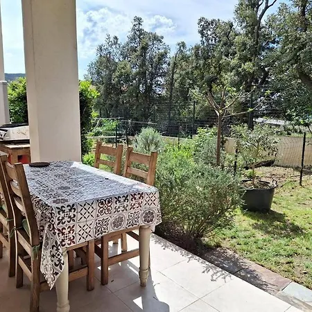 Douillet Avec Jardin Pour 4 Personnes *