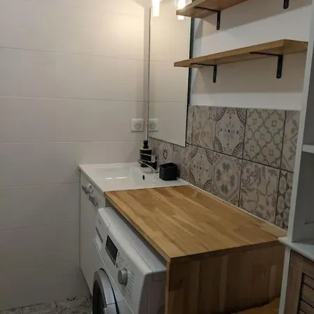 Douillet Avec Jardin Pour 4 Personnes Cauro